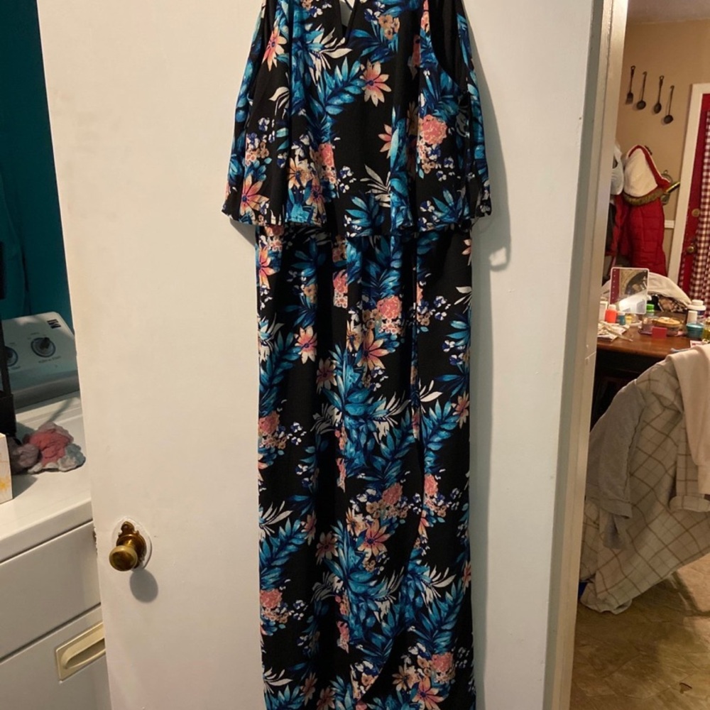 Gorgeous maxi dress .